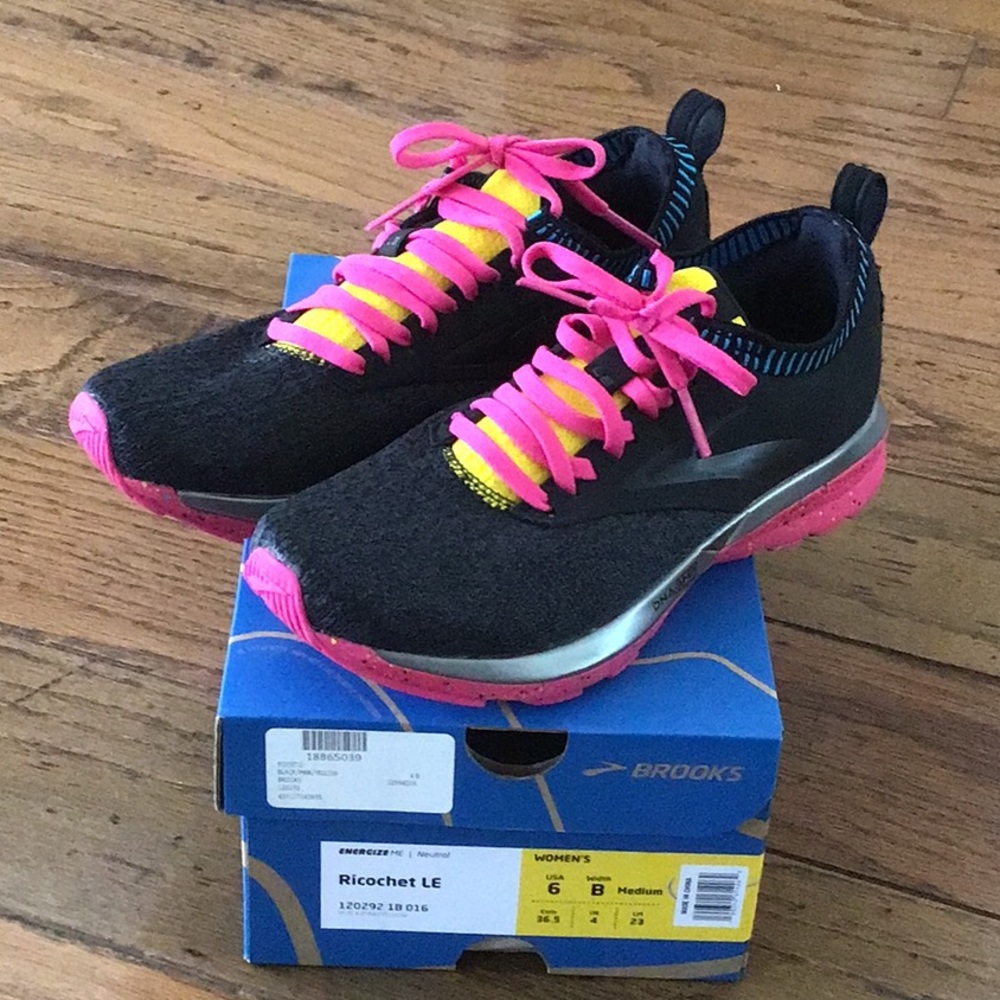 Brooks Ricochet LE NIB